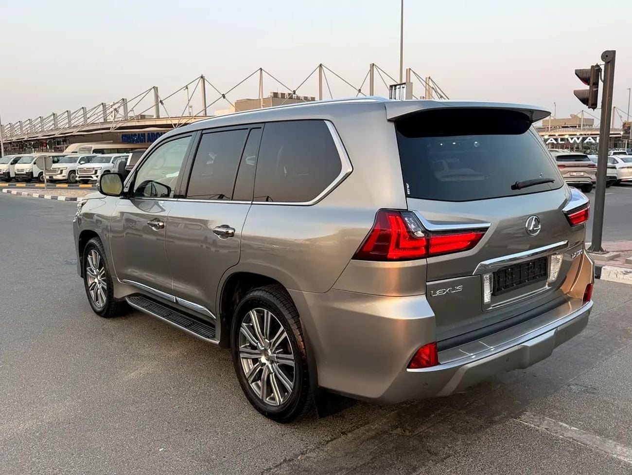 لكزس LX 570 LX 570 Luxury Plus GCC Specs