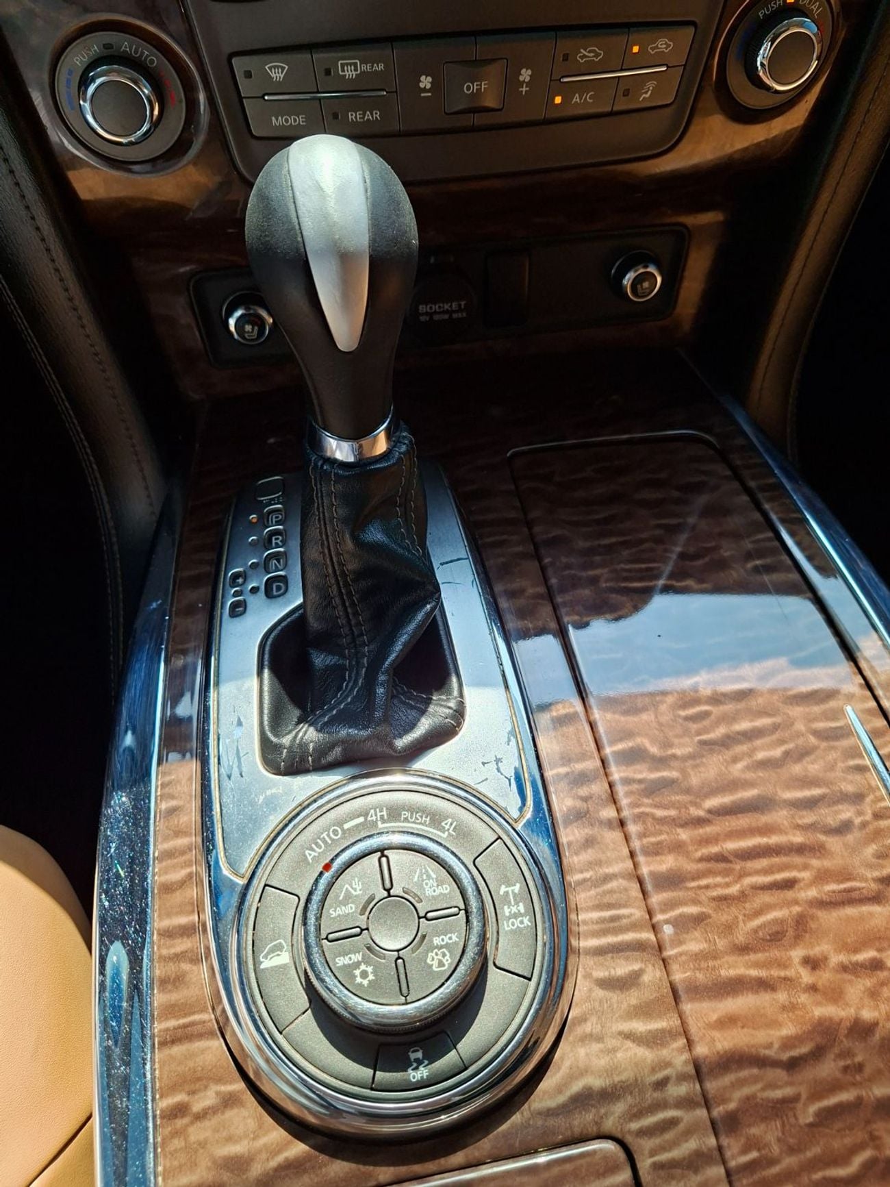 Nissan Patrol LE PLATINUM Nissan patrol model 2015 full option