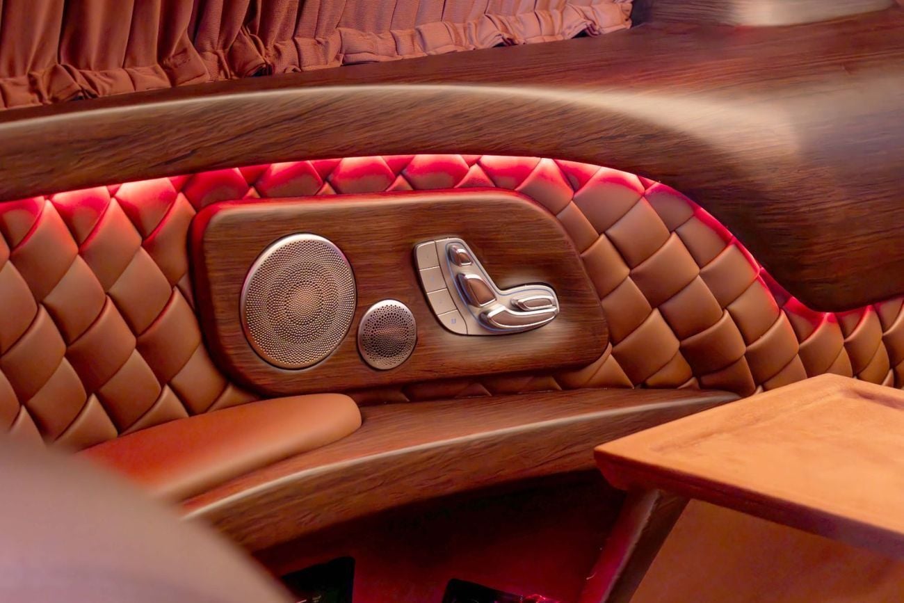 مرسيدس بنز V 300 VIP Upgrades-Exclusive Transportation-Mercedes Warranty till 2027