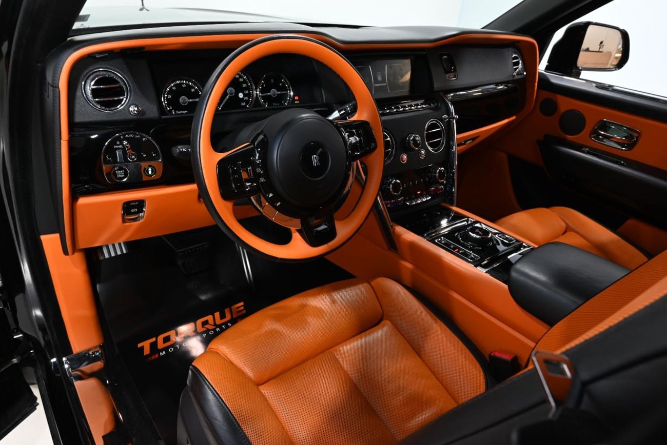رولز رويس كولينان BLACK BADGE رولز رويس كولينان بلاك بادج 2021، بتصميم مُحسّن، ضمان رولز رويس حتى مايو 2027، سجل صيانة رولز رويس،