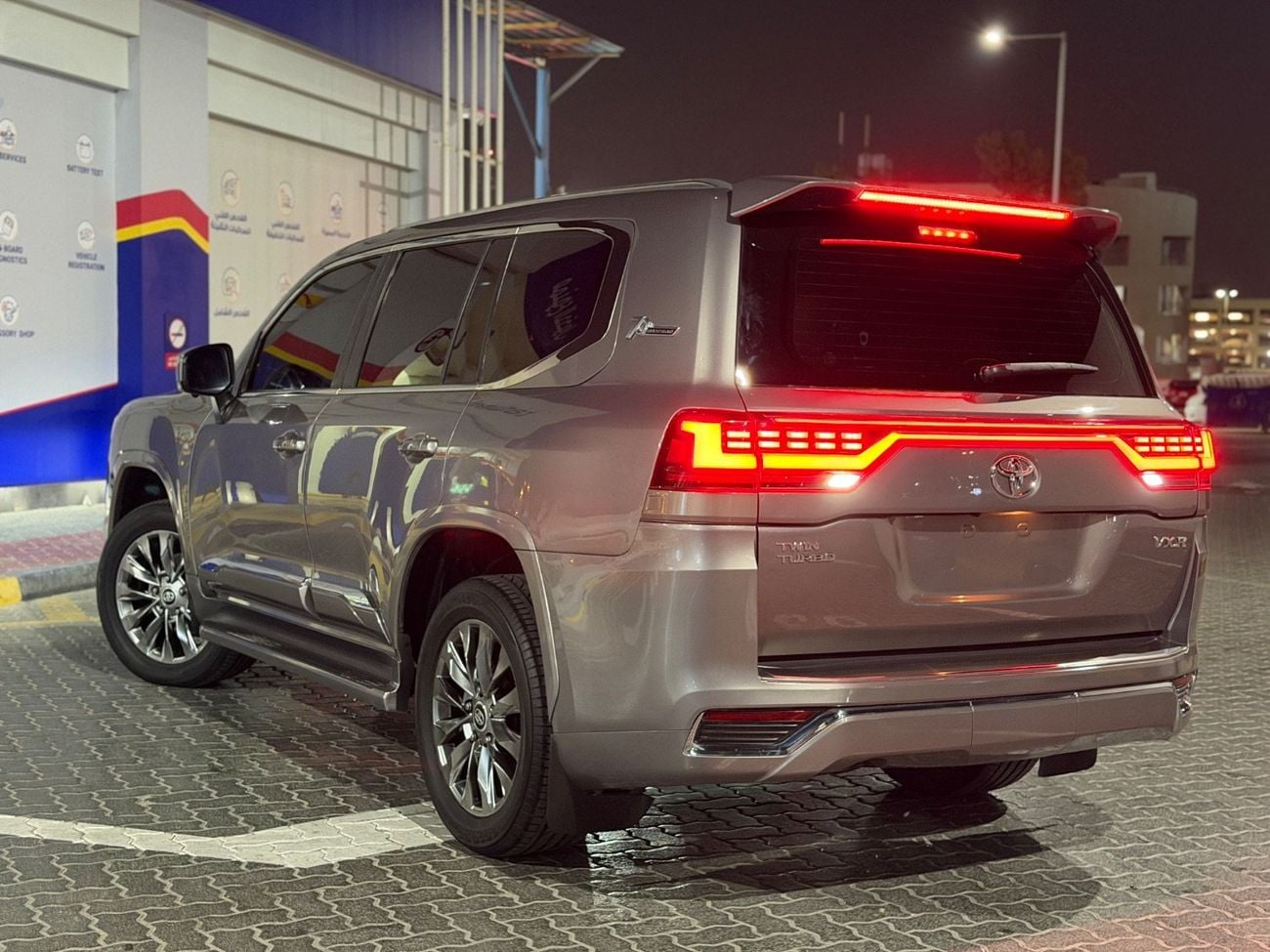 تويوتا لاند كروزر GXR محرك 4.0 لتر موديل 2019، تم تحديثه إلى خيار سحب الشكل لعام 2025