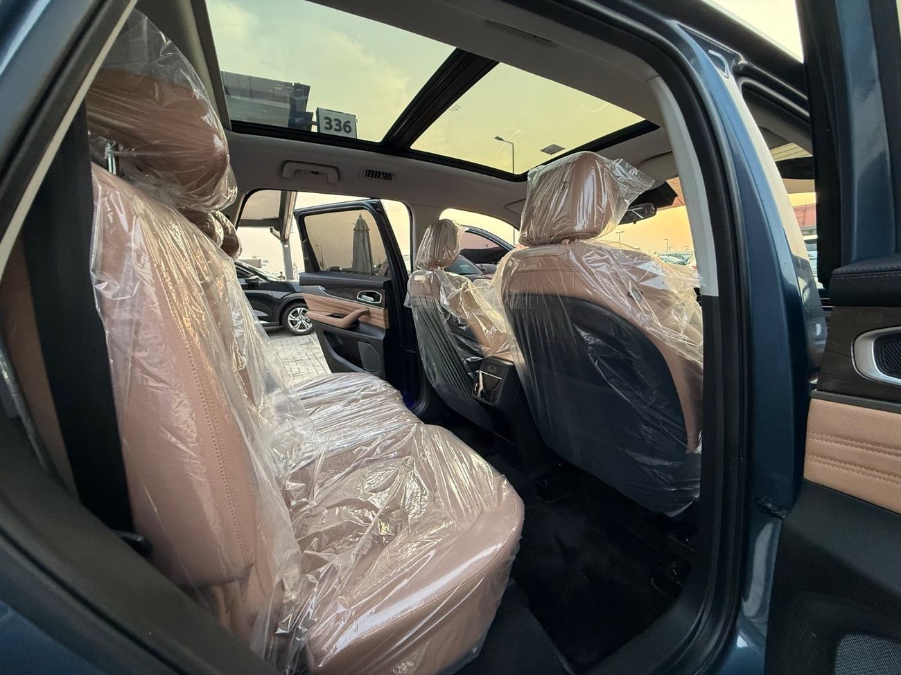 إكسيد VX FLAGSHIP 7 Seats / 7-Seater (7 مقاعد) Panoramic Sunroof (فتحة سقف بانوراما) Leather Seats (مقاعد جلد) 360-