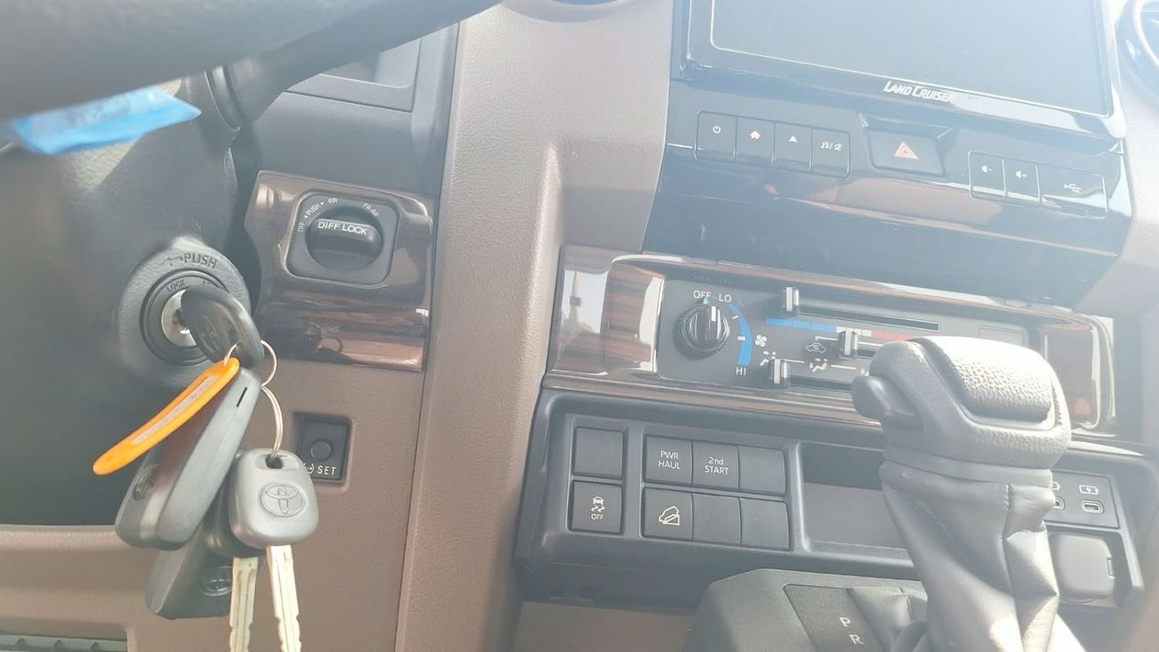Toyota Land Cruiser 70 LC79 LX TOYOTA LAND CRUISER DC 2.8L AT FULL OPTION