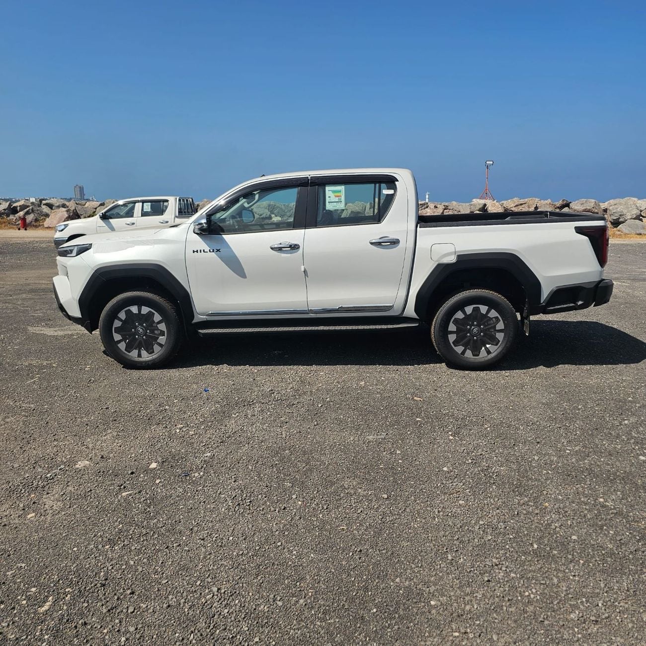 Toyota Hilux MID OPTION