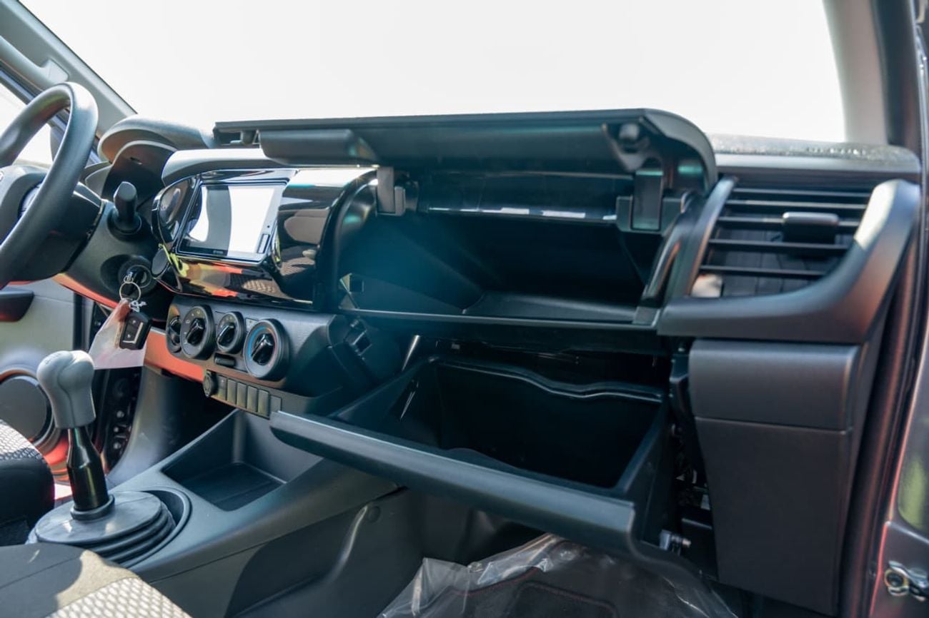 تويوتا هيلوكس 2.4 DIESEL 4x4 SINGLE CABIN 2026 MODEL GCC مواصفات مجلس التعاون الخليجي