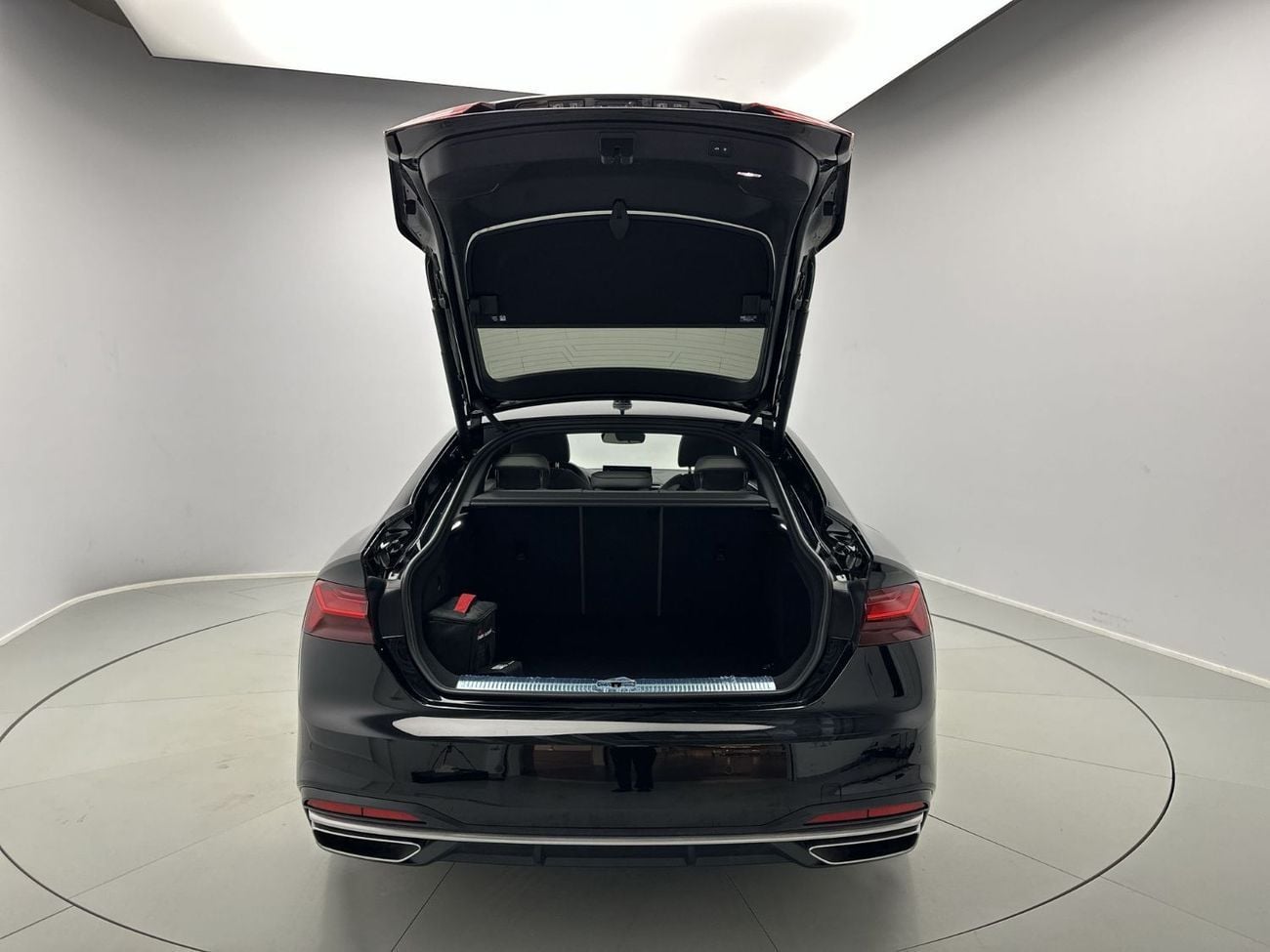أودي A5 40 TFSI ADVANCED SPORTBACK (Ref# 060344)