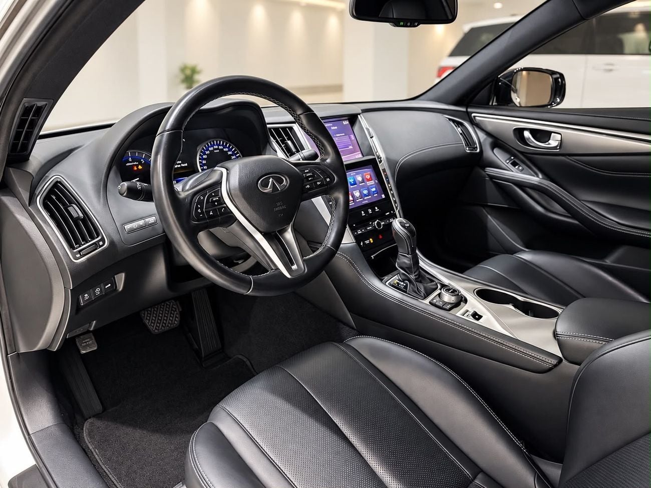 Infiniti Q60 PREMIUM LUXE