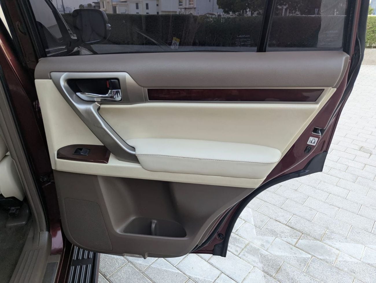 لكزس GX 460 PREMIER مواصفات خليجية، محرك V6، حالة داخلية وخارجية ممتازة