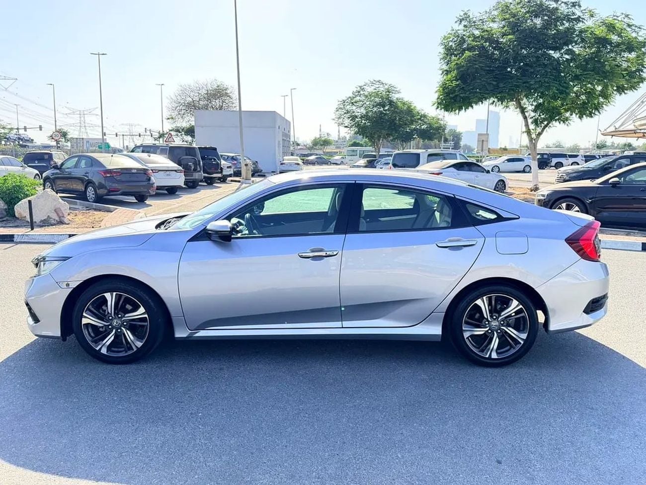 Honda Civic 1.8 i-VTEC GCC Specs single owner full service history from al Futtaim automobiles