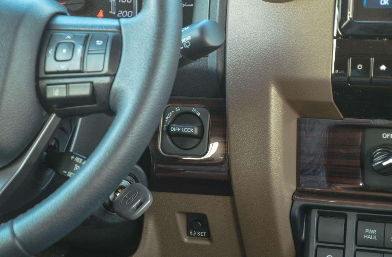 تويوتا لاند كروزر 70 LC76 LX 2.8L 4WD SUV 2026