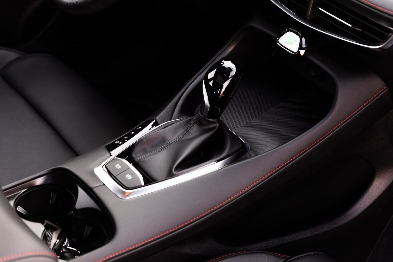 MG 5 LUX 5 YEARS WARRANTY AND 3 YEARS SERVICE