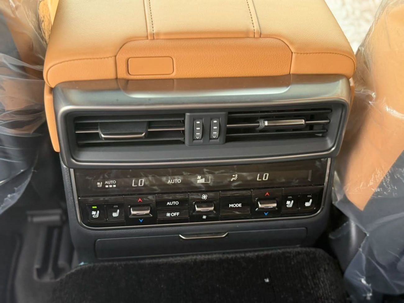 Lexus LX700h SIGNATURE LX700 HYBRID FULL WITH AUTO PARK 2025 GCC