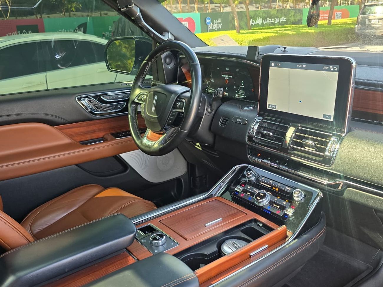 Lincoln Navigator RESERVE 3.5L LINCOLN NAVIGATOR 2018 GCC // FSH // ORGINAL PAINT // ACCIDENT FREE // PERFECT CONDITIO