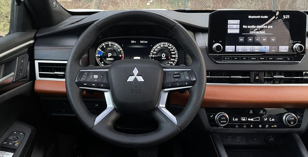 Mitsubishi Outlander PREMIUM ACCIDENTS FREE - GCC - P LINE - ORIGINAL PAINT - PERFECT CONDITION INSIDE OUT - 2 KEYS