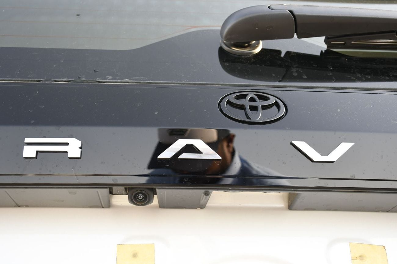 Toyota RAV4 XLE 2.0L Petrol GCC ! Sunroof ! Automatic Back door ( Saudi spec )