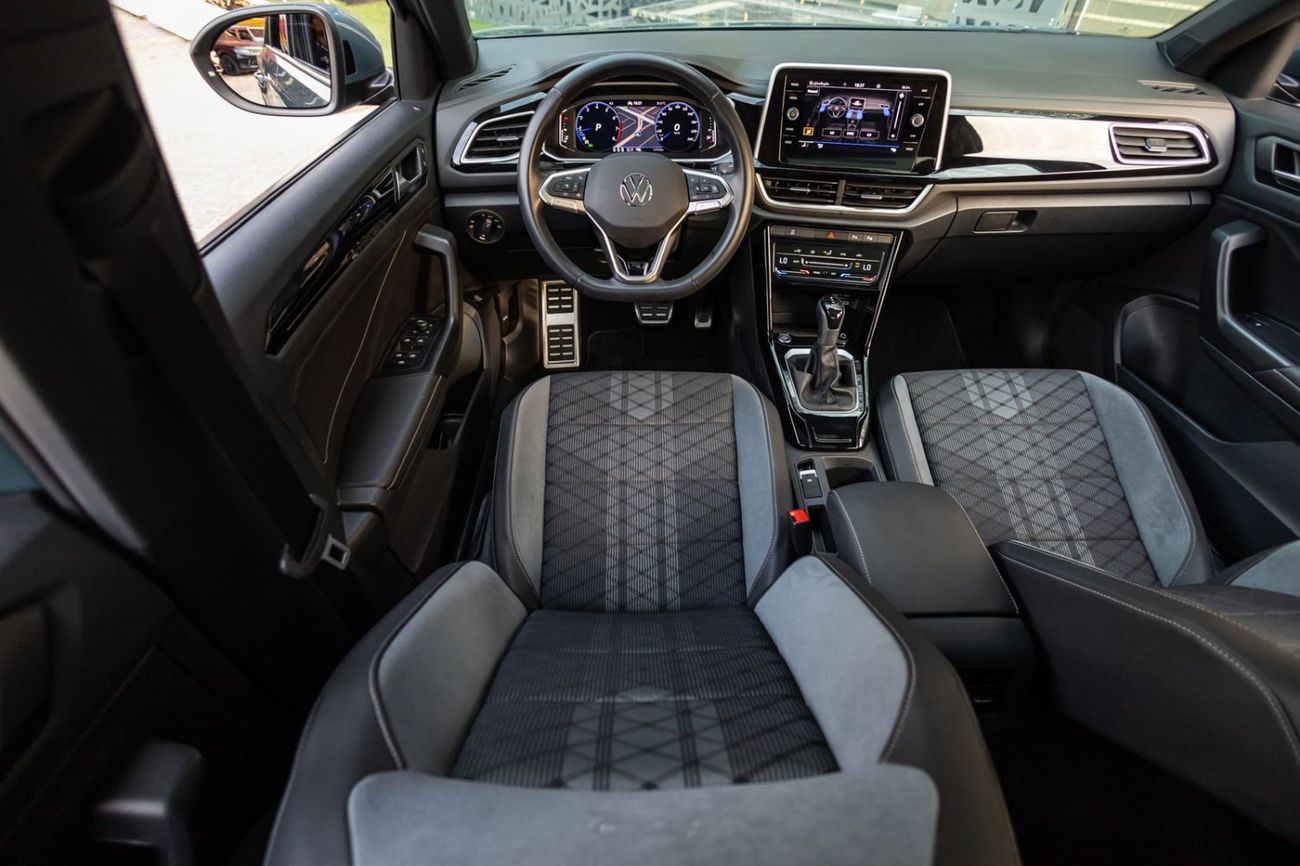 فولكس واجن T ROC R-LINE Volkswagen T-Roc 2024 مواصفات خليجية مقابل 1,555.00 AED شهريًا