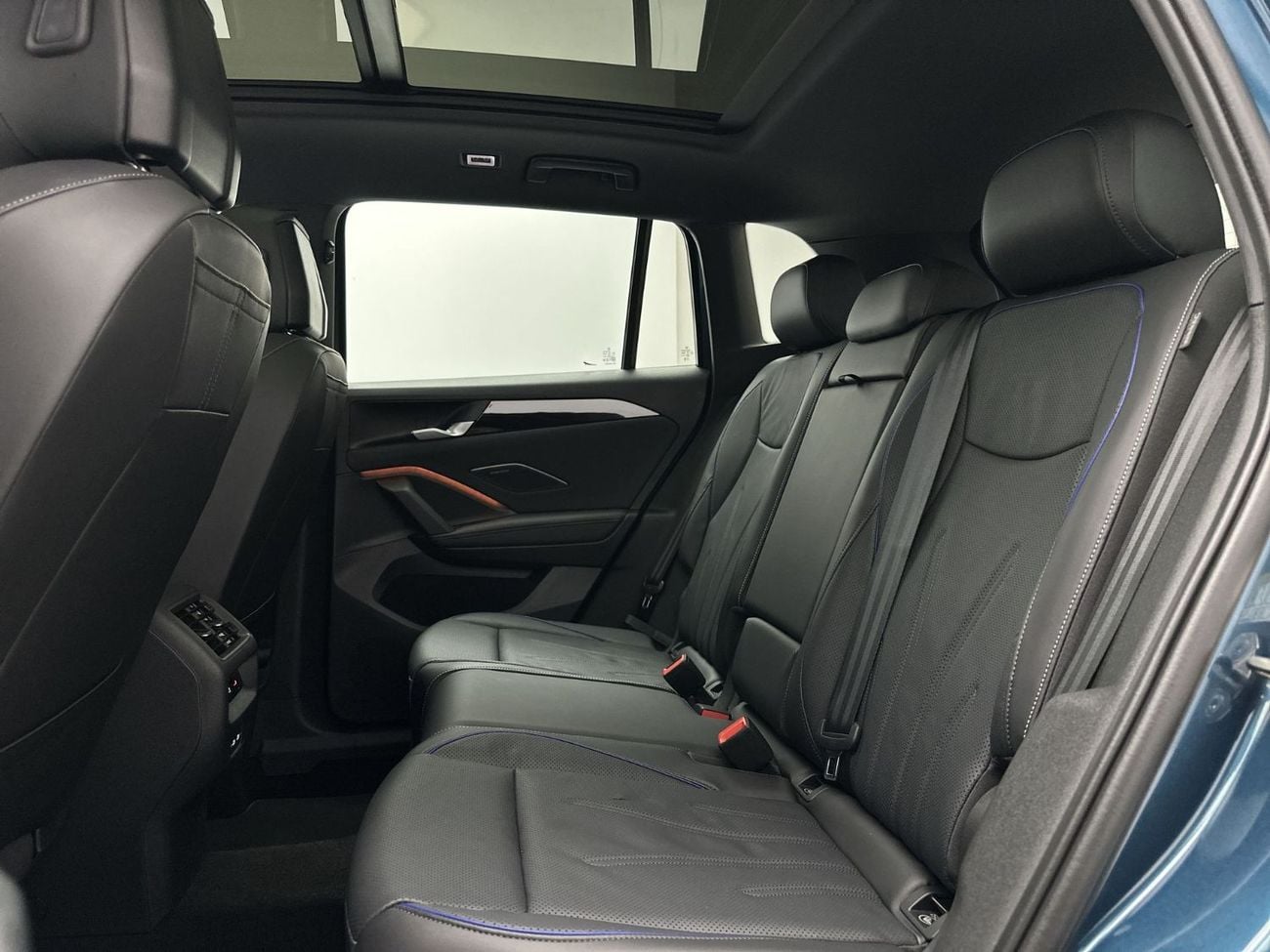 فولكس واجن تيجوان R-LINE 1.4L | Premium R-Line Interior | Panoramic Sunroof | Digital Cockpit Pro | Ambient Lighting | Rear C