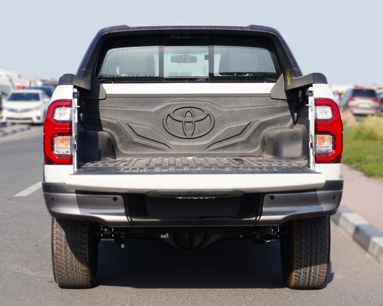 Toyota Hilux ADVENTURE TOYOTA Hilux Adventure 4.0 Petrol AT GCC Specs - TOYOTA HILUX ADVENTURE 4.0L ESSENCE AT — SPÉCIFICAT