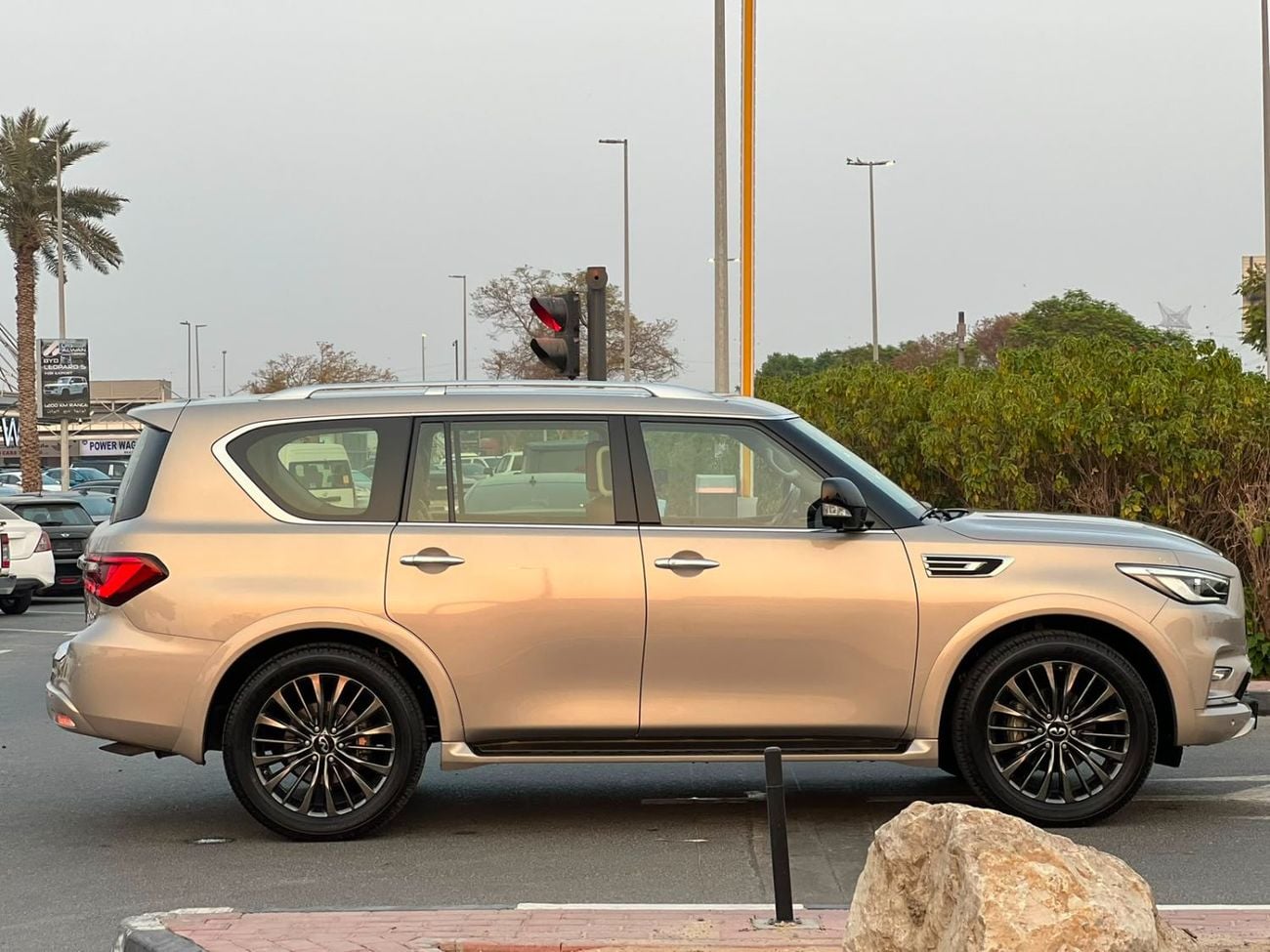 إنفينيتي QX80 LUXURY PROACTIVE