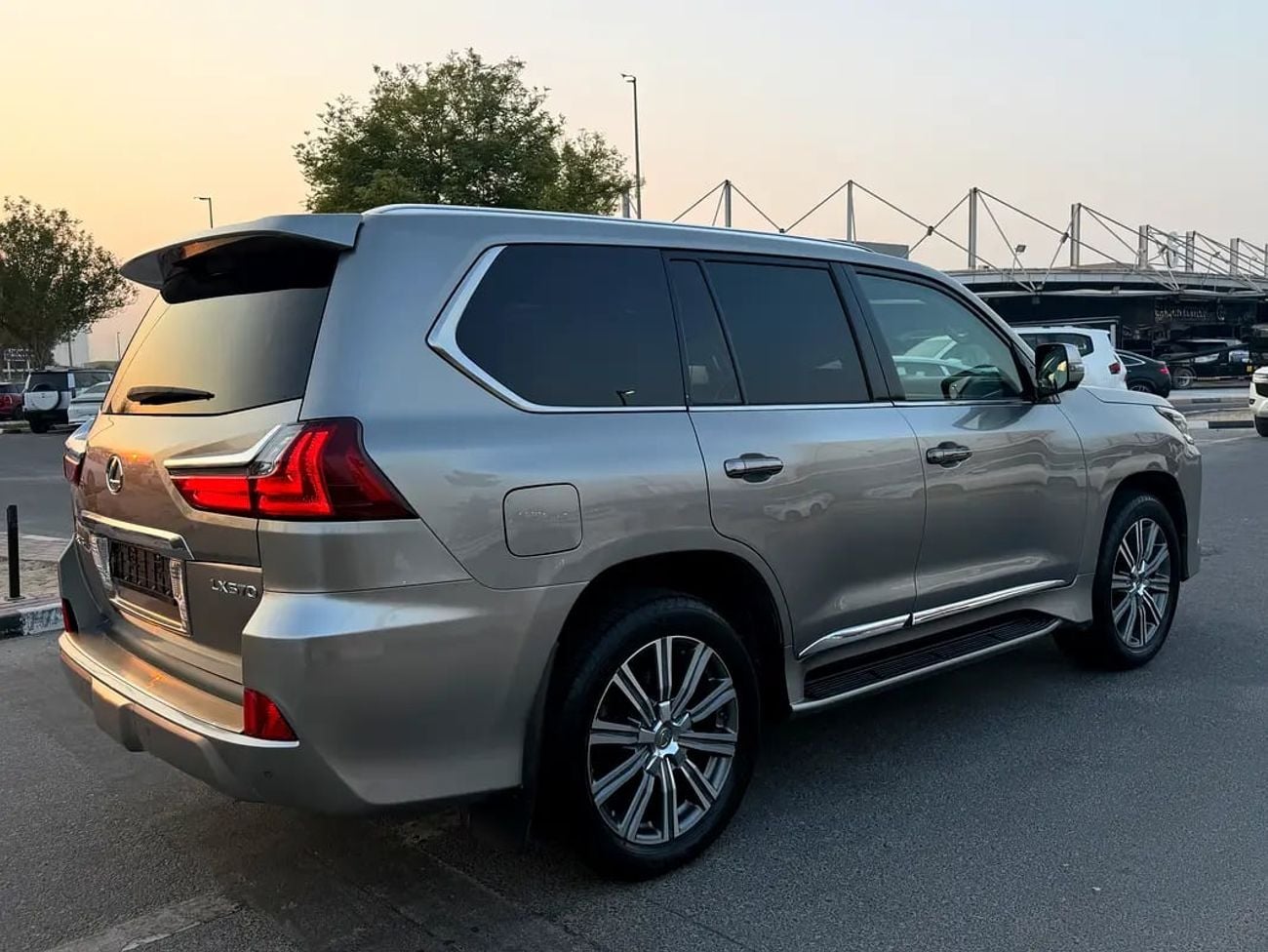 لكزس LX 570 LX 570 Luxury Plus GCC Specs