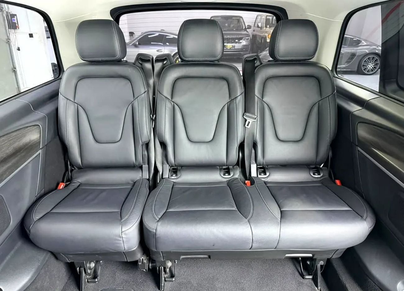 Mercedes Benz V300 V300, Mercedes Warranty + Service Pack, Full MB Service History, Low Km, GCC