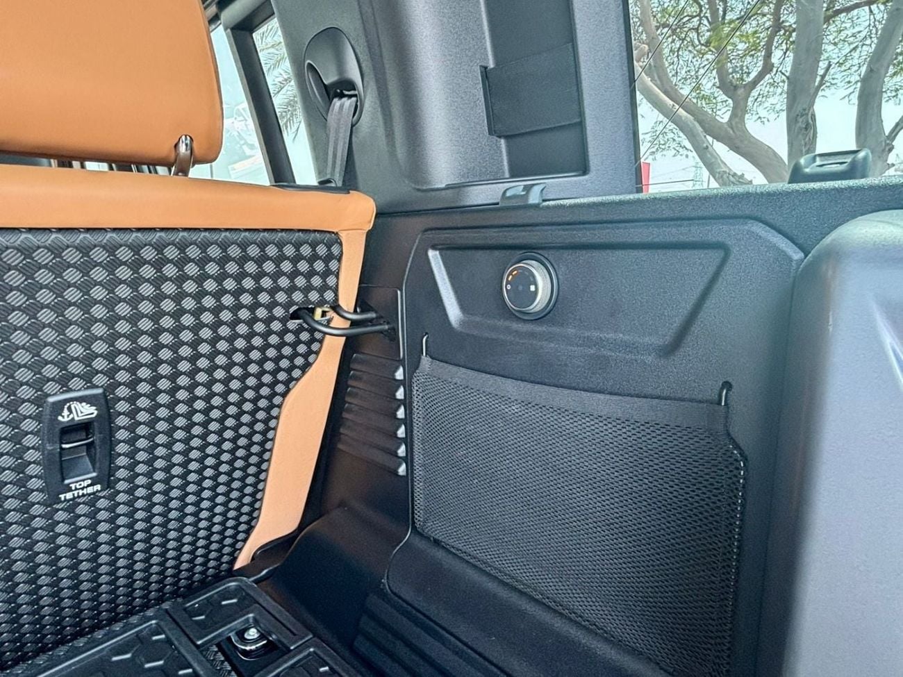 لاند روفر ديفندر 110 HSE P400