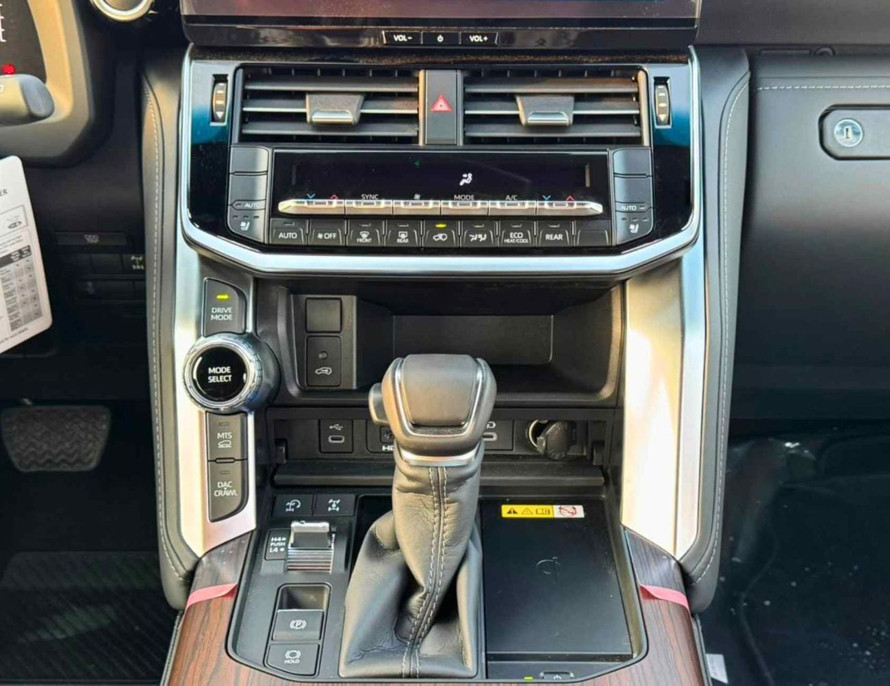 تويوتا لاند كروزر GXR 3.3L DIESEL || LEATHER WITH PWR SEATS | RADAR | FRONT CAMER | BIG DVD | JBL SPEAKERS (CODE # LCDGXR