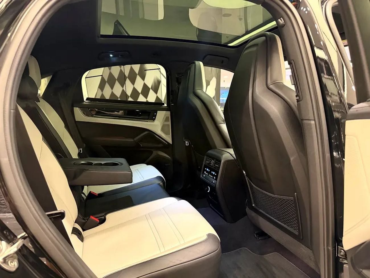 Porsche Cayenne Coupe GCC Specs – Excellent Condition