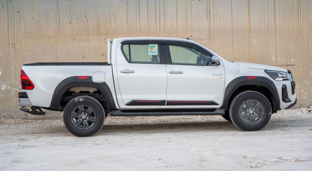 Toyota Hilux SR5 4.0 PETROL 2026 4x4
