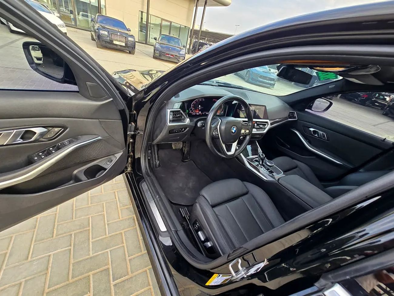 BMW 330i 330i - American Specs - GCC Stock