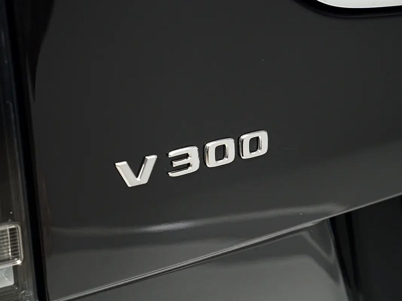 مرسيدس بنز V 300 AVANTGARDE Dealer WARRANTY | GCC SPECS | BRAND-NEW V300
