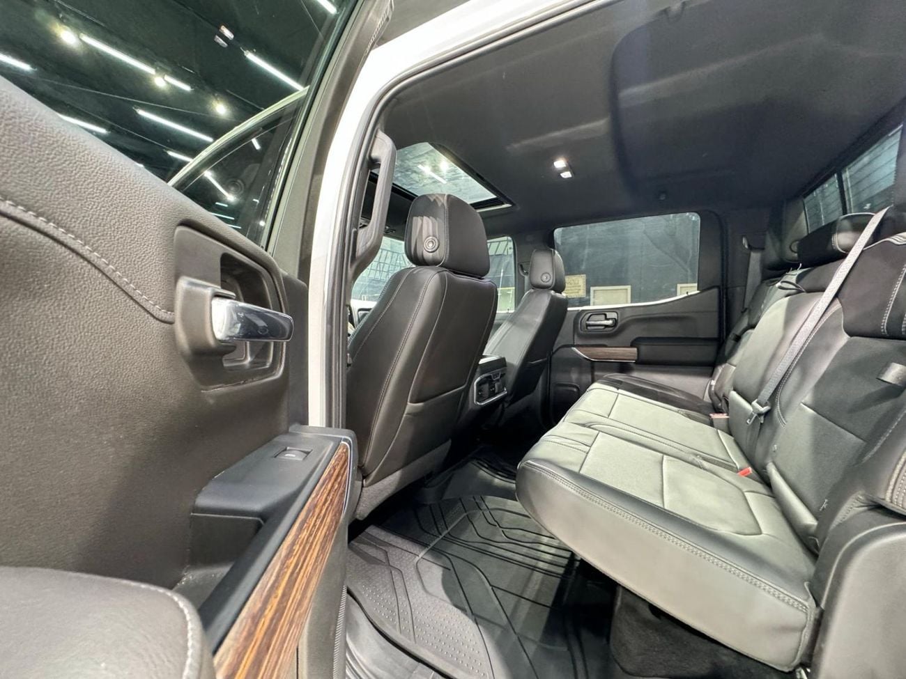 شيفروليه سيلفارادو 1500 CREW/CAB HIGH COUNTRY