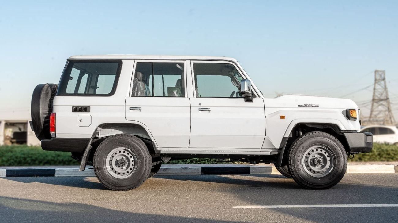 Toyota Land Cruiser 70 LC76 HT VXR Toyota Land Cruiser 4.0L MT Petrol (White-Brown) Basic