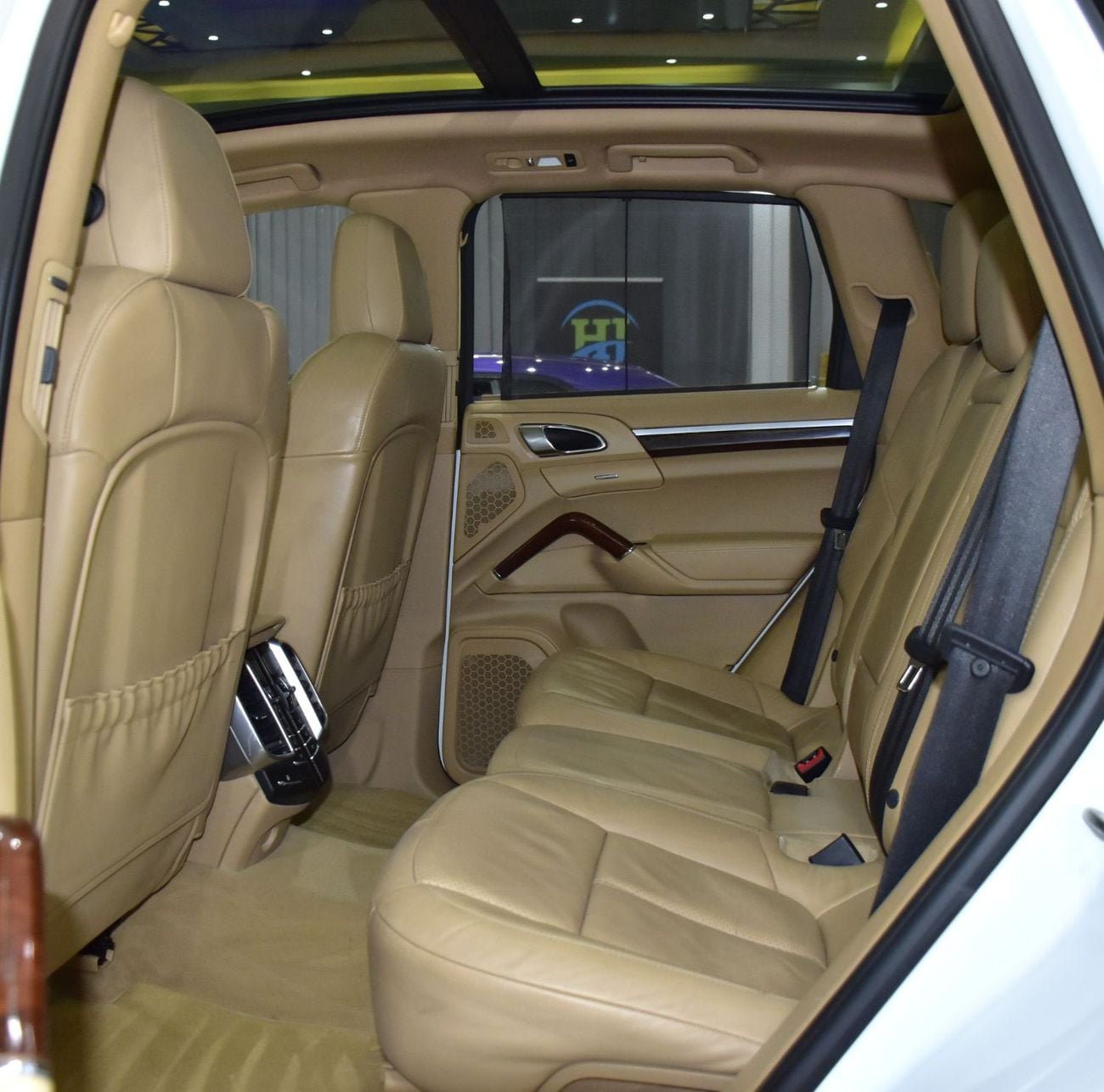 Porsche Cayenne STANDARD EXCELLENT DEAL for our Porsche Cayenne S ( 2014 Model ) in White Color GCC Specs