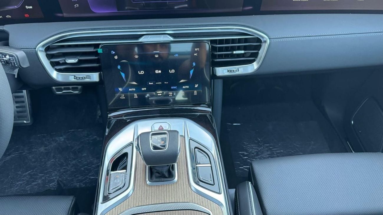 HONGQI EHS9 HIGH VIP SEATS