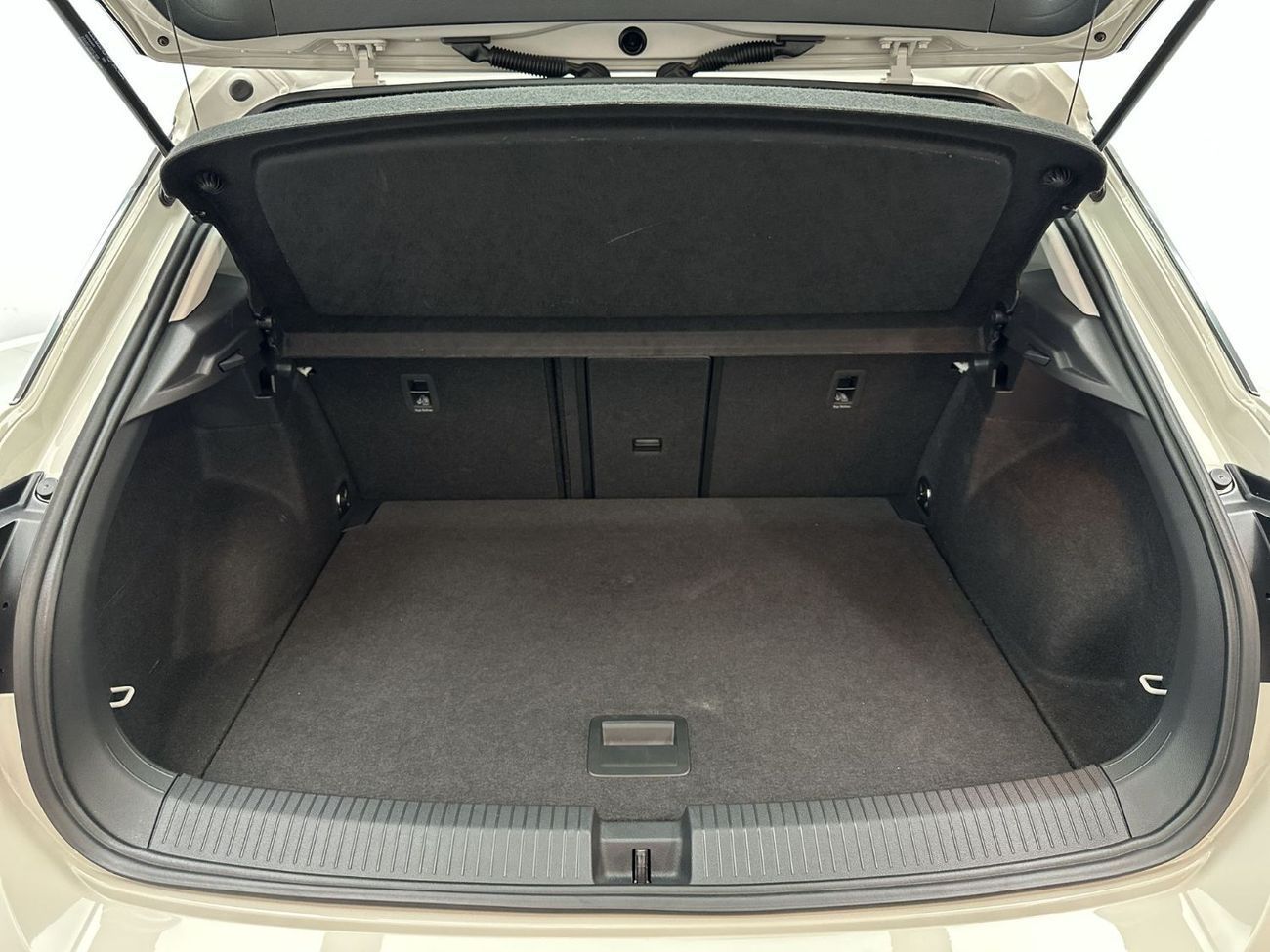 فولكس واجن T ROC LIFE with Camera 1.4L | VW Certified | GCC Spec | Well Maintained