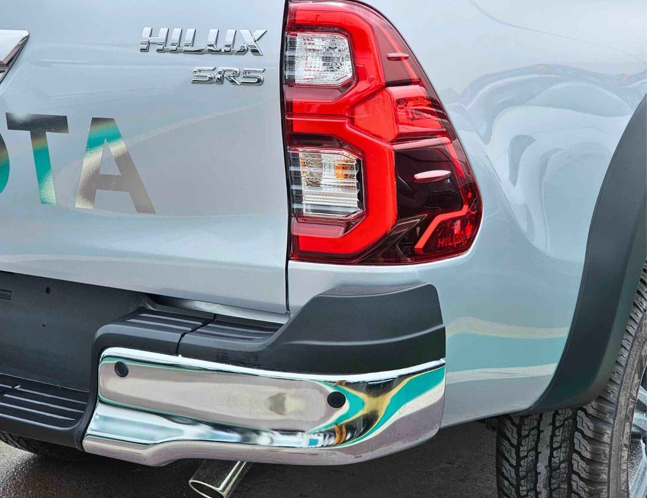 تويوتا هيلوكس SR5 TRD 4.0L PETROL SR5 TRD || 4.0L PETROL V6 4WD | WOOD INTERIOR W VISOR | BLIND SPOT | DIFFLOCK | DVD+CAMERA | READY S