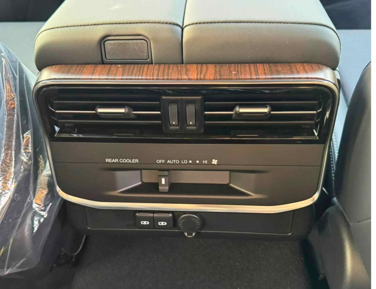 تويوتا لاند كروزر GXR 3.3L DIESEL || LEATHER WITH PWR SEATS | RADAR | FRONT CAMER | BIG DVD | JBL SPEAKERS (CODE # LCDGXR