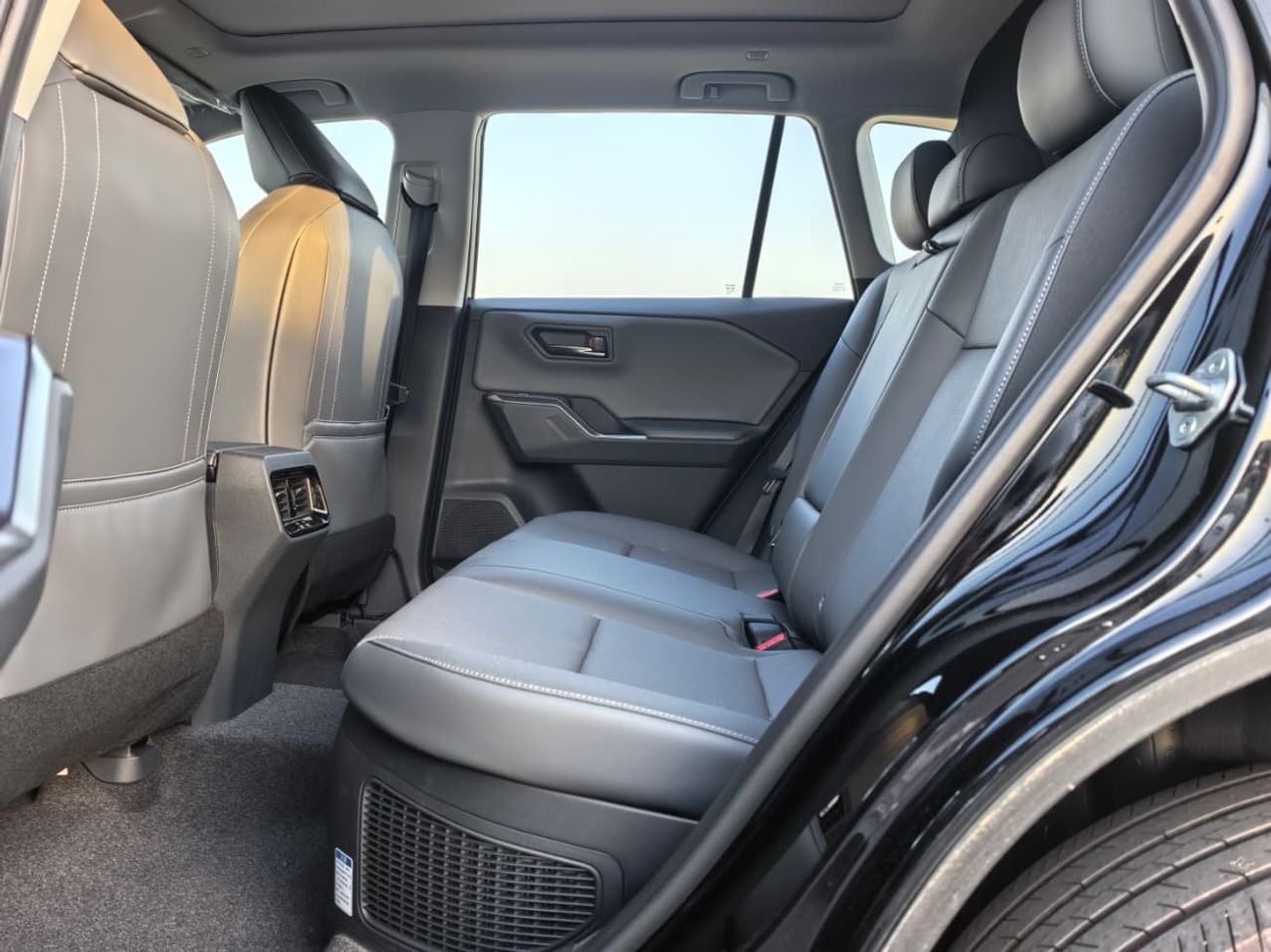 Toyota RAV4 2.5L V4 HYBRID | PWR WITH LEATHER SEATS | PANORAMIC ROOF | LUXURY EDITION | MY2026