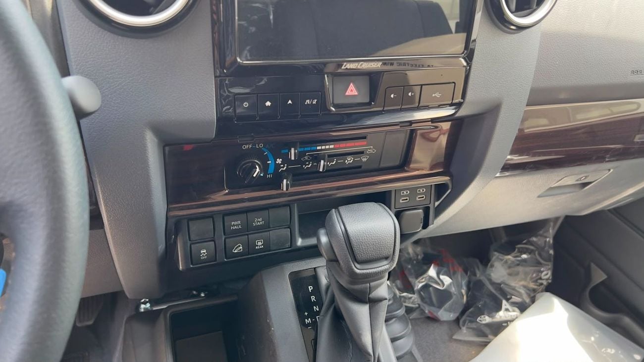 تويوتا لاند كروزر 70 Land Cruiser 76 LX 2.8L 4WD Full Option (Black)Toyota LC76 LX 2.8L Full (EXPORT ONLY)