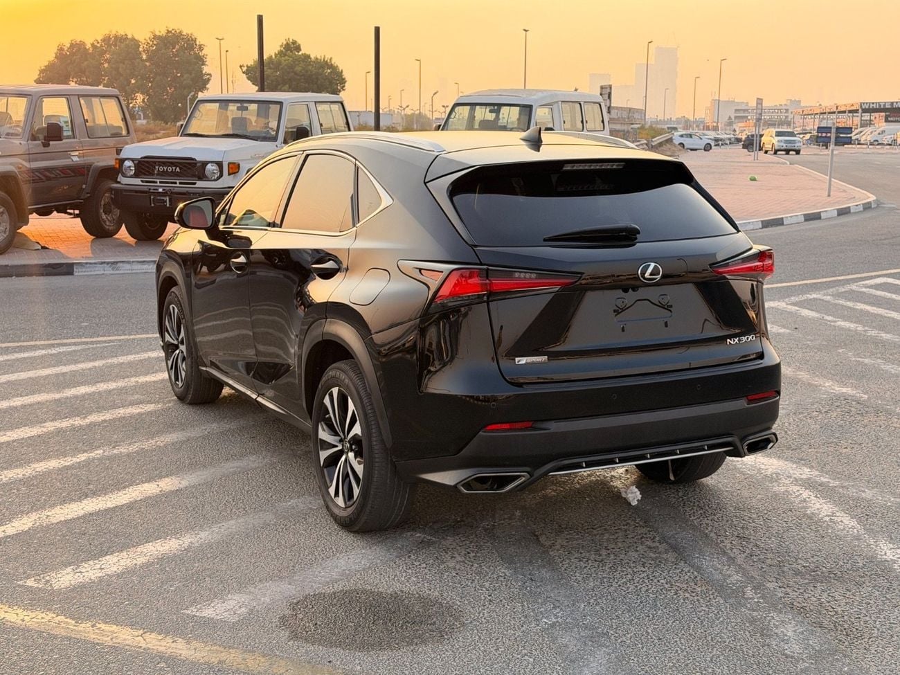 لكزس NX 300 إف سبورت لكزس NX300 F-SPORT 4x4 موديل 2019، كاملة المواصفات، مستوردة من الولايات المتحدة الأمريكية