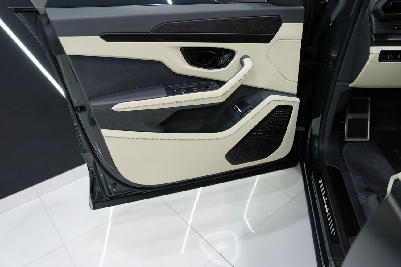 Lamborghini Urus SE 2025 Lamborghini Urus SE, Panoramic Roof, Bang N Olufsen Audio, 800 HP Hybrid!!