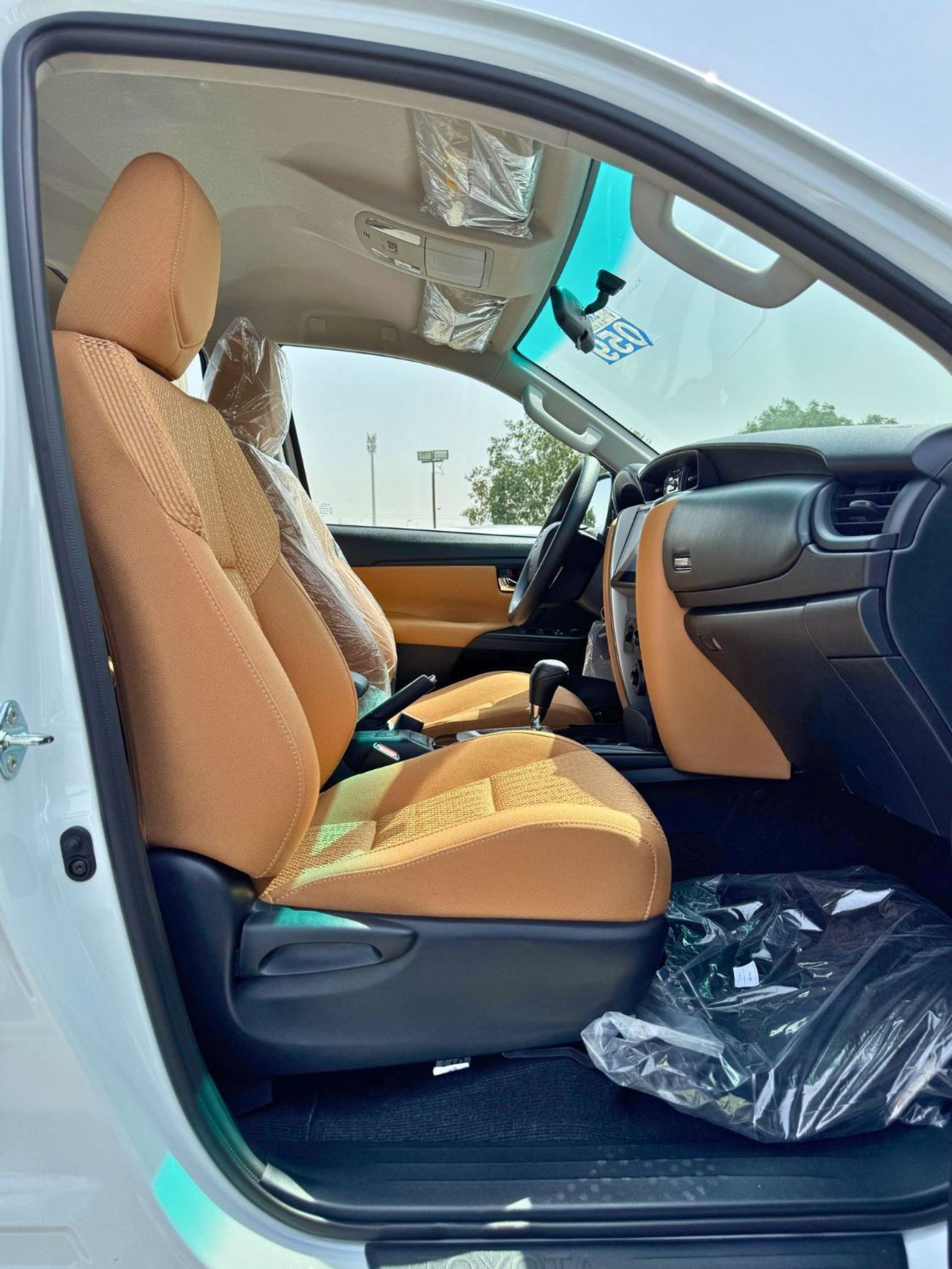Toyota Fortuner EXR TOYOTA FORTUNER || 2.7L PETROL V4 / FABRIC SEATS / MANUAL AC (CODE # FPMB)