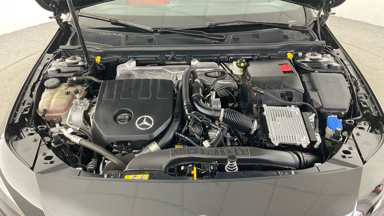 Mercedes Benz A200 PREMIUM PLUS | Guaranteed Warranty | 0 Down Payment