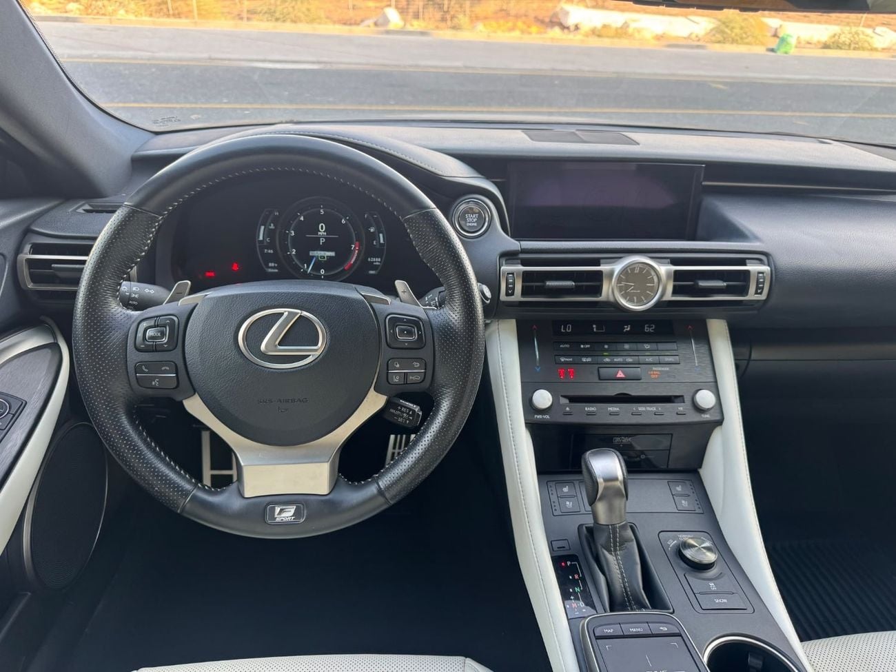 Lexus RC350 F SPORT PLATINUM 3.5L V6 / SUNROOF / RADAR / REAR WHEEL DRIVE / BIG RIMS / COOLING AND HEATING SEATS