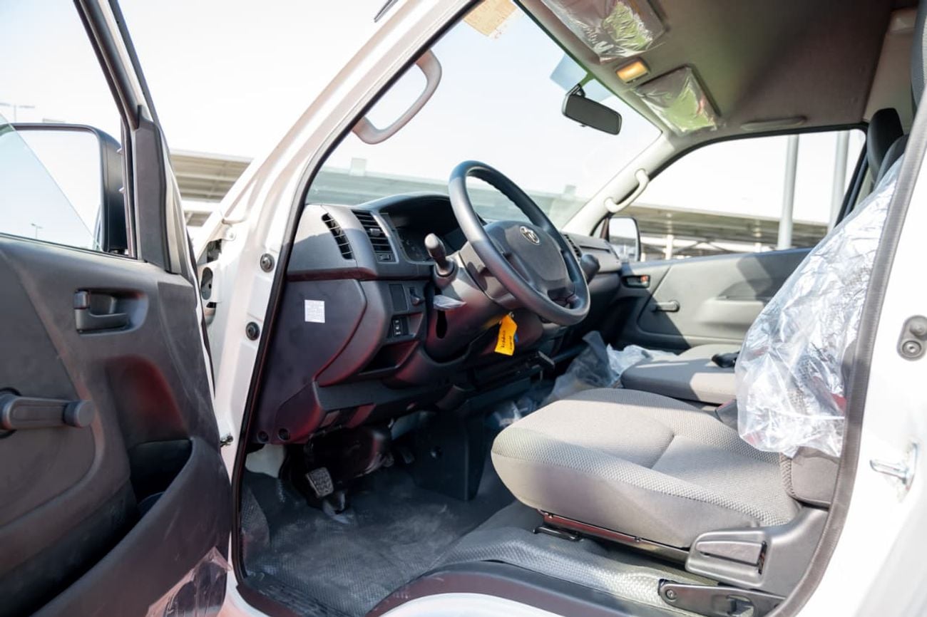 Toyota Hiace PETROL 2.7 HIGHROOF CARGO MANUAL TRANSMISSION