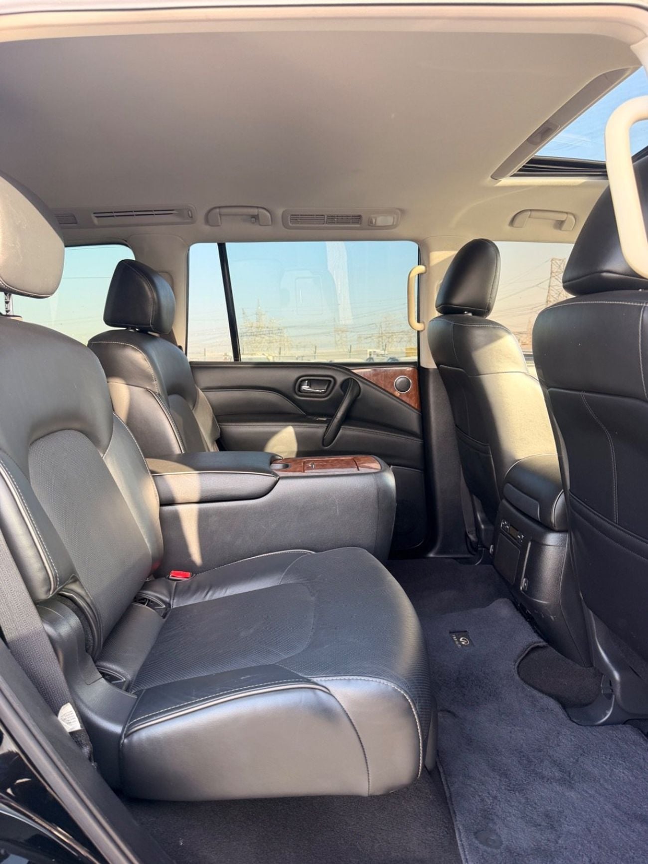 Infiniti QX80 LUXURY 4WD Full option