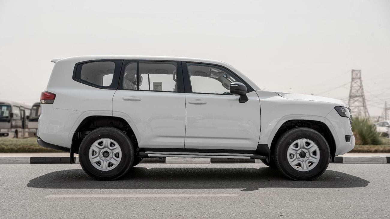 Toyota Land Cruiser GXR 2026 Toyota Land Cruiser GXR 3.3L AT Diesel (White-Beige)