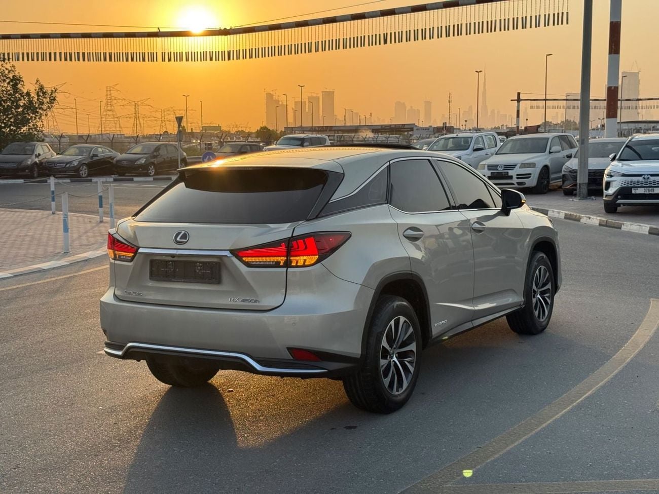 Lexus RX450h PREMIER 2021 LEXUS RX450H LUXURY HYBRID 3.5L V6 GCC WITH SUNROOF AWD AND COOLING SEATS