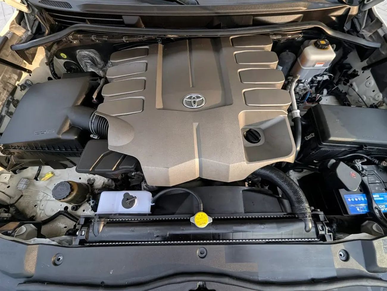 تويوتا لاند كروزر GXR V8 FULL OPTION GCC IN EXCELLENT CONDITION